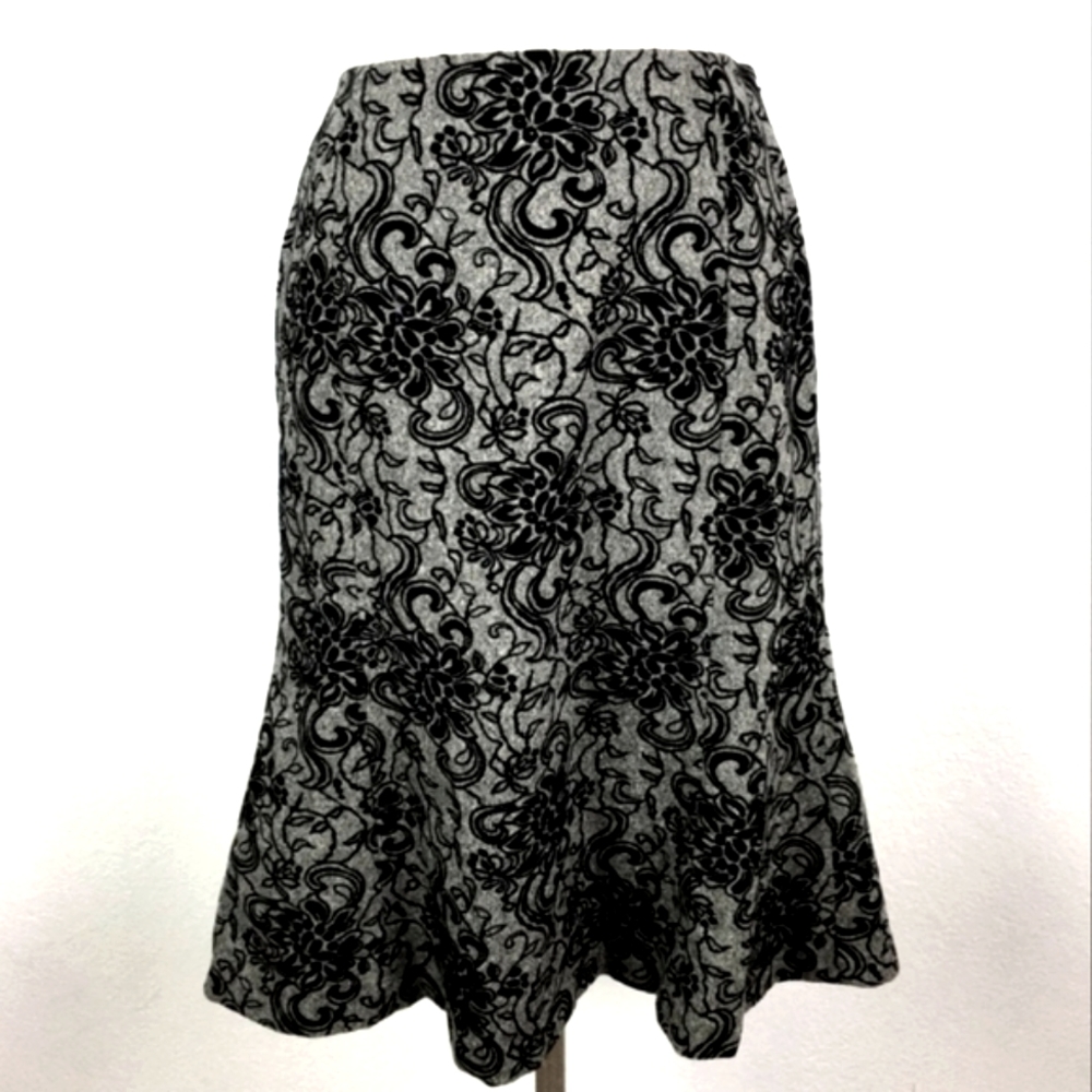 Black Damask A Line Skirt size 4 Ann Taylor LOFT Womans Petite Wool Velvet.